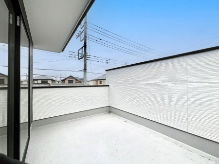 oRj[@`Balcony`  傫ȋɈ͂܂ꂽĈƁBoRj[`ň|IȊJɕ܂܂B  oRj[͗z݂zc󕨂C悭Ƃł܂B