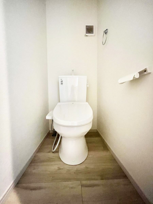 gC@`Toilet`@YEXbLEKȃEHVbgtgCł낰ԂłBgC͖g킴𓾂Ȃ́BۂłˁBgC2̂Œ̍Gɕ֗łI