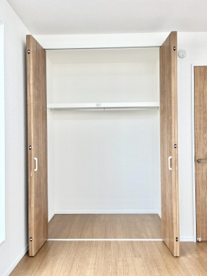 [@``Closet`@ǖʃN[[bg΃^XuKvȂAôȂXbLԂێł܂BꂽXy[XLɊpłBߗނ̕iȂǂՂ[o܂ˁ