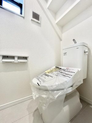 gC@``Toilet`@YEXbLEKȃEHVbgtgCł낰ԂłB1A2KɃgCXy[XǏ薾邭AKԂƂȂĂ܂gꏊ炱̔złI