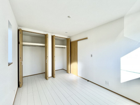Q@`Bed Room`  Sɂ͎[N[[bgIiĝm⏬͂AGߕ̂mȂǂƐڂ܂܂B  ԂLgpł܂ˁB