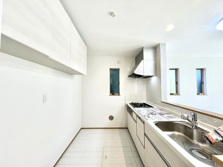 Lb`@`Kitchen`@LĎg₷Lb`ȂƑłɗAЕtԂȂłႢ܂[Ղ肠̂ŁAƐȈۂۂĂ܂B