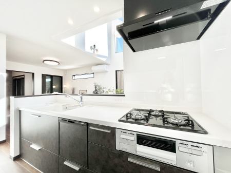 Lb`@`Kitchen`@LĎg₷Lb`ȂƑłɗAЕtԂȂłႢ܂[Ղ肠̂ŁAƐȈۂۂĂ܂B
