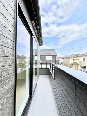 oRj[@`Balcony`@̃oRj[̑Oɂ͉_ȊOɑzՂ̂܂B󕨂₷A薾邭ĈĂ܂Bg₷JIȃoRj[ł