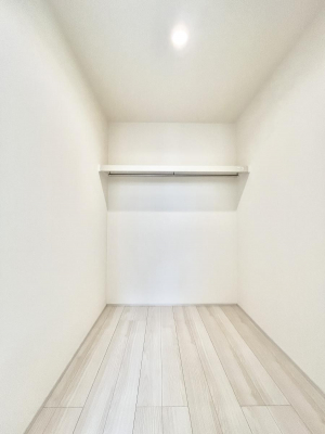 ̑@Q`Walk-in Closet`@̗mĂVɂȂɂEH[NCN[[bgBmȊOɂAigȂƓdX[cP[XAXgbNiȂǉłЕtԂłB