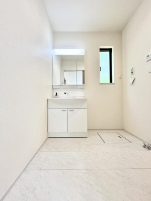 ʑEʏ@Q`Dressing Room`@邭pE_[[Bgꏊ炱AKȋԂƂȂĂ܂BVv[hbT[̗pĂ܂̂ŁAVyɏo܂B