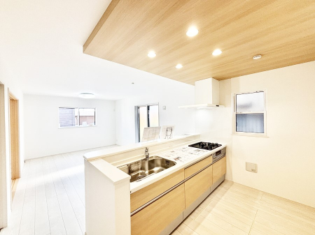 Lb`@`Kitchen`@R鑋̂Lb`gꏊ炱Agl܂BƂLb`R[i[͎LȎdオƂȂĂ܂B