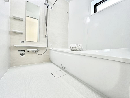@`Bath Room`@L΂ē邱Ƃ\I̔MdȃoX^CłBqlƂꏏł\ȍLȂ̂ŁArOƂ͈ƑcR̂ЂƎy݂܂B
