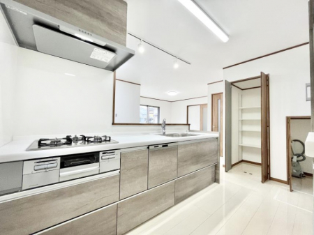 Lb`@`Kitchen`@LĎg₷Lb`ȂƑłɗAЕtԂȂłႢ܂[Ղ肠̂ŁAƐȈۂۂĂ܂B
