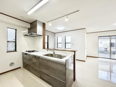 Lb`@`Kitchen`  rOnJE^[Lb`B  ȂƑƃR~jP[VƂ邾łȂA傫ȊJ邱Ƃł܂B  ql̐邱Ƃł܂ˁI