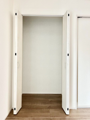 [@P`Closet`@ǖʃN[[bg΃^XuKvȂAôȂXbLԂێł܂BꂽXy[XLɊpłBߗނ̕iȂǂՂ[o܂ˁ