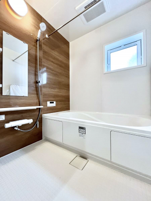 @`Bath Room`@͋C̗ŖɌătbVB@\tĂ̂ŗׂ̐@uŐ􂢏オ󕨂AJ̓VCCɂ邱Ƃ\łB