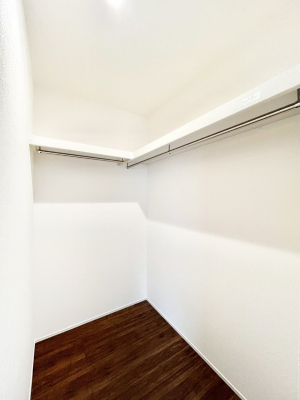 ̑@Q`Walk-in Closet`@̗mĂVɂȂɂEH[NCN[[bgBmȊOɂAigȂƓdX[cP[XAXgbNiȂǉłЕtԂłB
