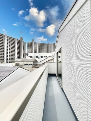 oRj[@R`Balcony`  oRj[͉z݁Azc󕨂C悭Ƃł܂Bg₷JIȃoRj[łzՂ~蒍AoRj[tZ܂B  