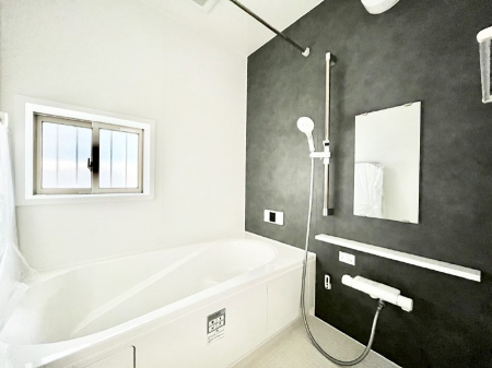 @Q`Bath Room`  t̃oX[B  z˂ޖ邢́A̓CǂgłB  ܂A@Ă܂B  CǍDłB