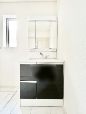 ʑEʏ@Q`Dressing Room`@\ȑ傫̐ʑ͎[鎖ȂAgȂ݃`FbN⎕ȂǁA̍QԂłzeCNȃXy[Xŗ]TƂƂĒ܂B