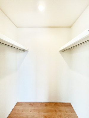 ̑@Q`Walk-in Closet`@̗mĂVɂȂɂEH[NCN[[bgBmȊOɂAigȂƓdX[cP[XAXgbNiȂǉłЕtԂłB