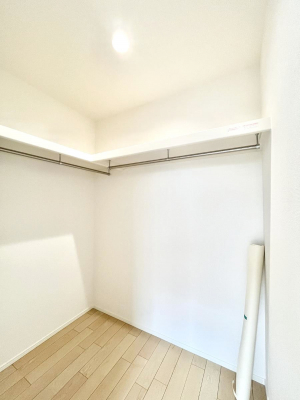 ̑@P`Walk-in Closet`@̗mĂVɂȂɂEH[NCN[[bgBmȊOɂAigȂƓdX[cP[XAXgbNiȂǉłЕtԂłB
