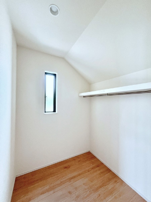 ̑@P`Walk-in Closet`@̗mĂVɂȂɂEH[NCN[[bgBmȊOɂAigȂƓdX[cP[XAXgbNiȂǉłЕtԂłB