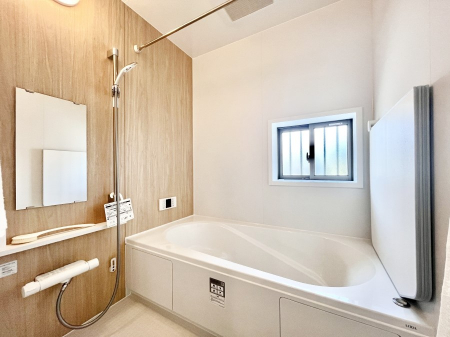 @A`Bath Room`  LXƂ͋C̗ǂoX[B  qlƈꏏɂCɓy݁Avöy[W܂؂ȏuԁB  X̔tbVłłB