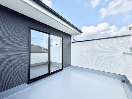 oRj[@`Balcony`  oRj[͉z݁Azc󕨂C悭Ƃł܂B  g₷JIȃoRj[łzՂ~蒍AoRj[tZ܂B  