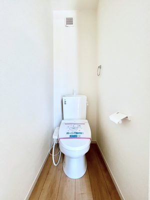 gC@`Toilet`@YEXbLEKȃEHVbgtgCł낰ԂłBgC͖g킴𓾂Ȃ́BۂłˁBgC2̂Œ̍Gɕ֗łI