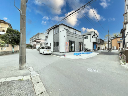 nOώʐ^@Oρ`Exterior`@OʓHF쐼 5.99m A쓌 4m @ZnɂȂĂ̂ŎԗʂȂAÂȗnłBqĊǍDłӊ킹ĂēĒ܂B