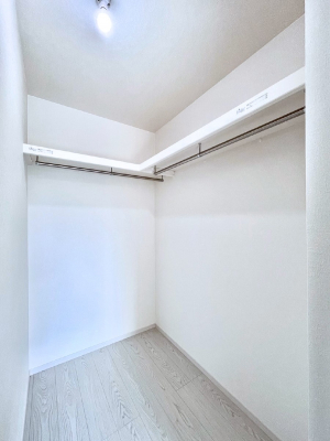 ̑@P`Walk-in Closet`@̗mĂVɂȂɂEH[NCN[[bgBmȊOɂAigȂƓdX[cP[XAXgbNiȂǉłЕtԂłB