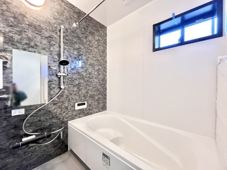 @P`Bath Room`  ƑL΂ē邱Ƃ\I  qlƂꏏł\ȍLȂ̂ŁArOƂ͈ƑcR̂ЂƎy݂܂B