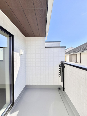 oRj[@P`Balcony`  oRj[͉z݁Azc󕨂C悭Ƃł܂Bg₷JIȃoRj[łzՂ~蒍AoRj[tZ܂B  