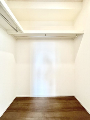̑@P`Walk-in Closet`@̗mĂVɂȂɂEH[NCN[[bgBmȊOɂAigȂƓdX[cP[XAXgbNiȂǉłЕtԂłB