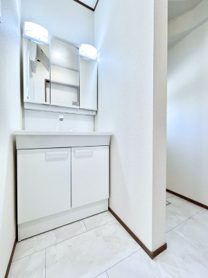 ̑@f`Dressing Room`@邭pE_[[Bgꏊ炱AKȋԂƂȂĂ܂BVv[hbT[̗pĂ܂̂ŁAVyɏo܂B