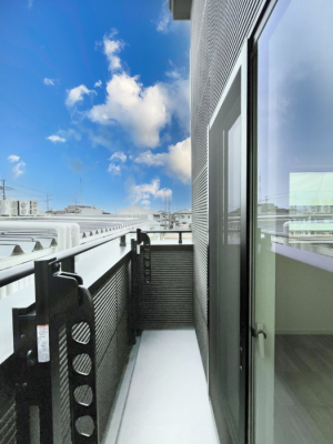 oRj[@`Balcony`  oRj[͉z݁Azc󕨂C悭Ƃł܂B  g₷JIȃoRj[łzՂ~蒍AoRj[tZ܂B  
