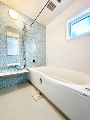 @`Bath Room`@L΂ē邱Ƃ\I̔MdȃoX^CłBqlƂꏏł\ȍLȂ̂ŁArOƂ͈ƑcR̂ЂƎy݂܂B