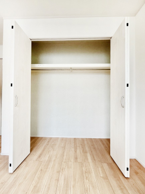 [@P`Closet`@ǖʃN[[bg΃^XuKvȂAôȂXbLԂێł܂BꂽXy[XLɊpłBߗނ̕iȂǂՂ[o܂ˁ