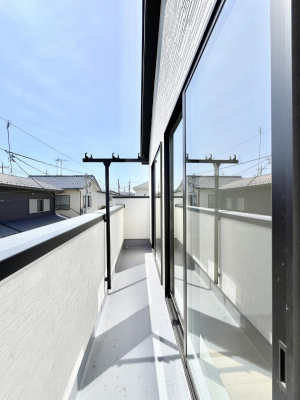 oRj[@`Balcony`@쑤ɐݒuꂽŝ郏ChoRj[BSn悢z˂gȕyނƂo܂Bꂽɂ͂Ղ̐󕨂zc܂Ig₷JIȃoRj[ł