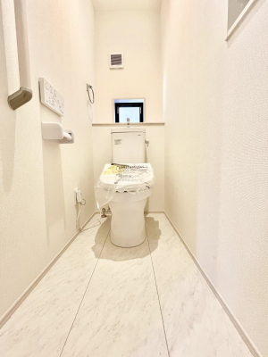 gC@`Toilet`@YEXbLEKȃEHVbgtgCł낰ԂłBgC͖g킴𓾂Ȃ́BۂłˁBgC2̂Œ̍Gɕ֗łI