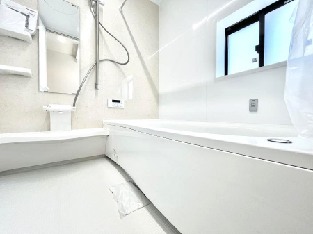 @9`Bath Room`@L΂ē邱Ƃ\I̔MdȃoX^CłBqlƂꏏł\ȍLȂ̂ŁArOƂ͈ƑcR̂ЂƎy݂܂B