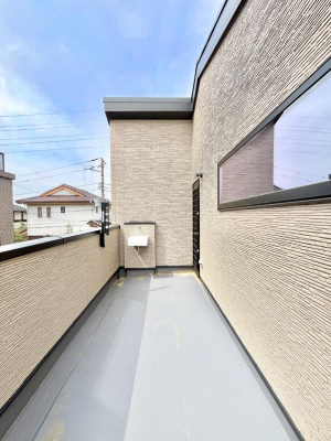 oRj[@`Balcony`  oRj[͉z݁Azc󕨂C悭Ƃł܂B  g₷JIȃoRj[łzՂ~蒍AoRj[tZ܂B  