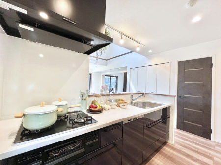 Lb`@`Kitchen`  rOnJE^[Lb`B  ȂƑƃR~jP[VƂ邾łȂA傫ȊJ邱Ƃł܂B  ql̐邱Ƃł܂ˁI