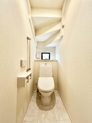 gC@`Toilet`@YEXbLEKȃEHVbgtgCł낰ԂłB1A2KɃgCXy[XǏ薾邭AKԂƂȂĂ܂gꏊ炱̔złI