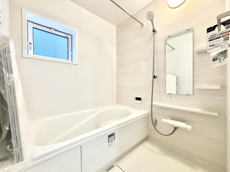 @2`Bath Room`  ͋C̗ŖɌătbVB  @\tĂ̂Ő􂢏オ󕨂AJ̓VCCɂ邱Ƃ\łB
