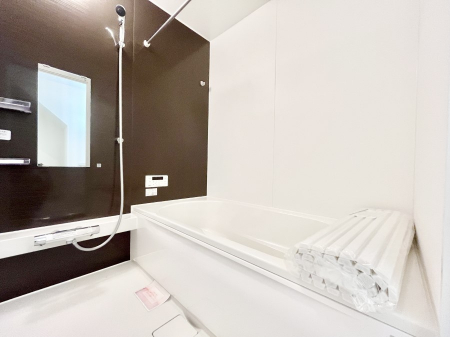 @`Bath Room`@L΂ē邱Ƃ\I̔MdȃoX^CłBqlƂꏏł\ȍLȂ̂ŁArOƂ͈ƑcR̂ЂƎy݂܂B