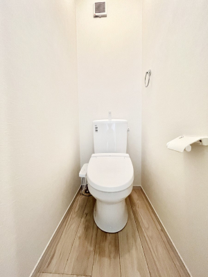gC@`Toilet`@YEXbLEKȃEHVbgtgCł낰ԂłBgC͖g킴𓾂Ȃ́BۂłˁBgC2̂Œ̍Gɕ֗łI