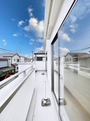oRj[@`Balcony`  oRj[͉z݁Azc󕨂C悭Ƃł܂B  g₷JIȃoRj[łzՂ~蒍AoRj[tZ܂B  