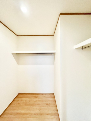 ̑@P`Walk-in Closet`@̗mĂVɂȂɂEH[NCN[[bgBmȊOɂAigȂƓdX[cP[XAXgbNiȂǉłЕtԂłB