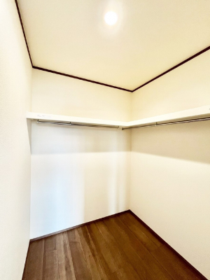 ̑@F`Walk-in Closet`@̗mĂVɂȂɂEH[NCN[[bgBmȊOɂAigȂƓdX[cP[XAXgbNiȂǉłЕtԂłB