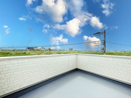oRj[@`Balcony`@[toRj[ŊJȂǏĉ߂ÂFlƏW܂ă`JcBX̕炵ƏAz̕炵łłˁI