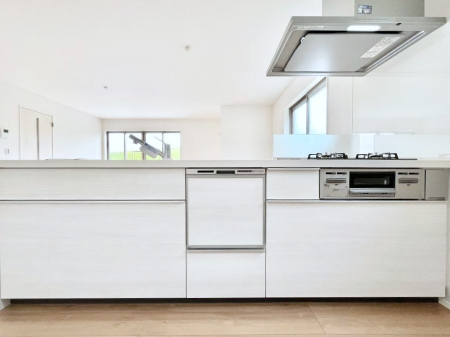 Lb`@`Kitchen`@beރrOAȂLb`BƂ́Ał͂ȂA炵AKɂꏊBΊ̖A炬̓X̂߂ɁAŐV̐ݔEdl̗pB