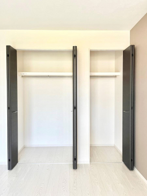 [@1`Closet`@ǖʃN[[bg΃^XuKvȂAôȂXbLԂێł܂BꂽXy[XLɊpłBߗނ̕iȂǂՂ[o܂ˁ